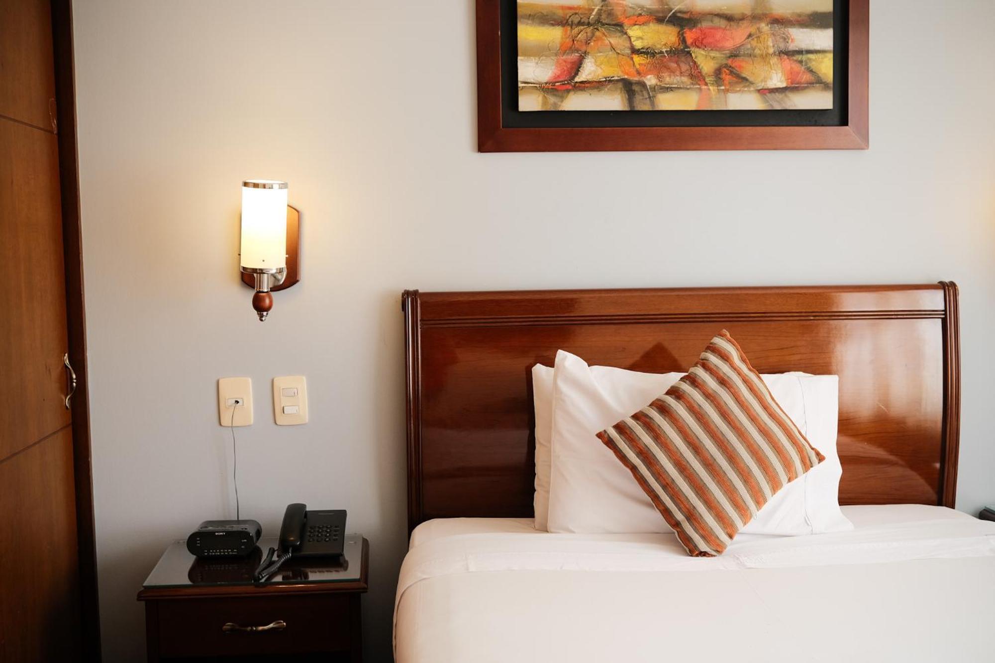 Hotel San Pablo โบโกตา ภายนอก รูปภาพ